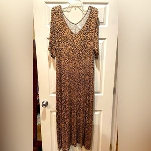 Tan Leopard Maxi Dress with Pockets!